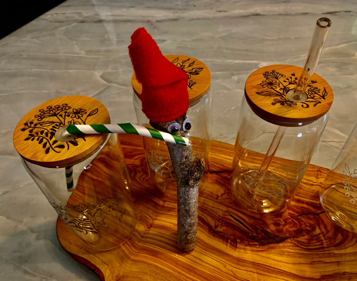 Beverage Glasses with lid and straw