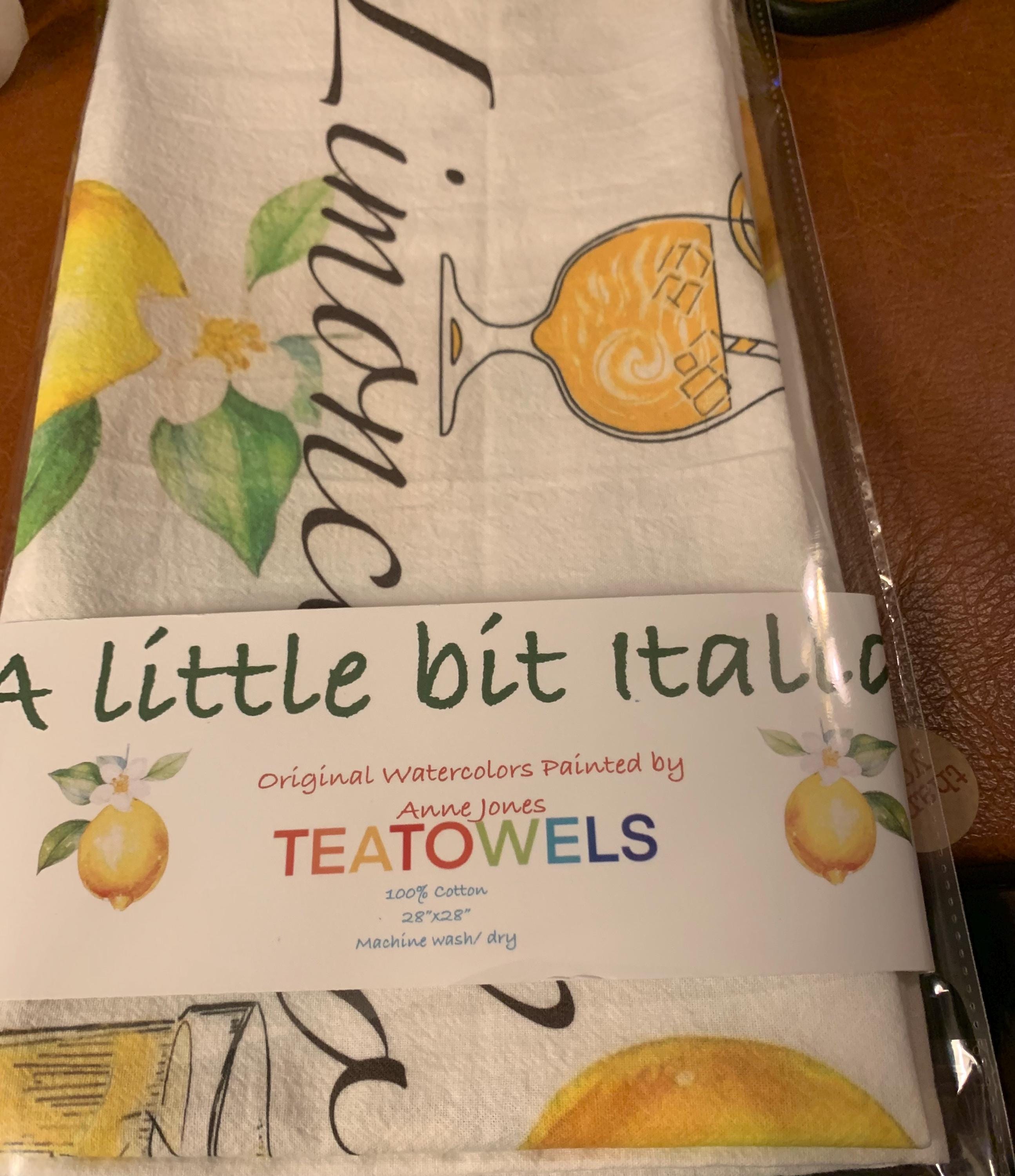 Limoncello Design 
Great for a party
adding a touch of lemon to your decor
A Salute to our favorite drink on the Amalfi Coast
100%cotton tea towel
27x27”