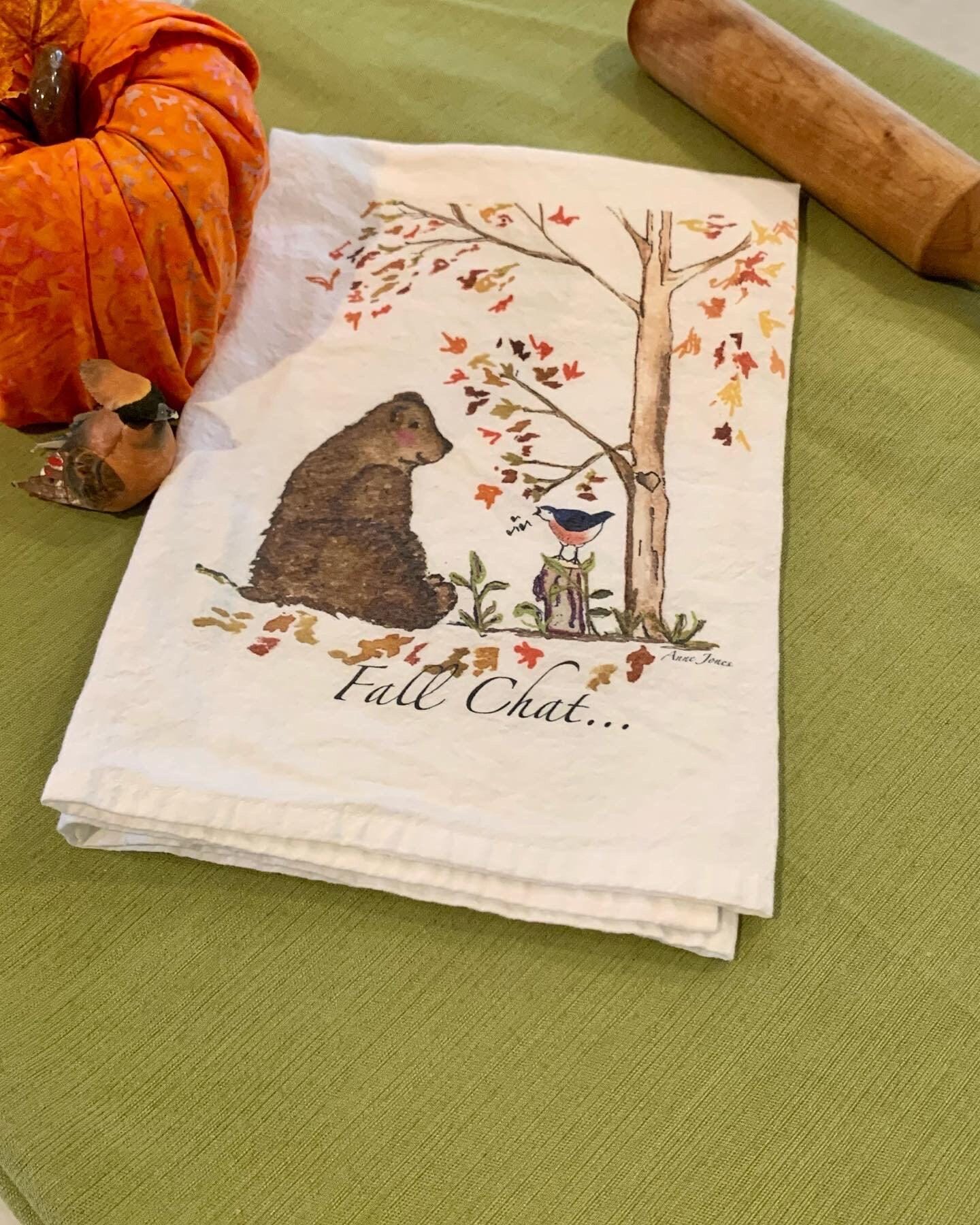 Farmhouse Kitchen Towel Rustic Bear Design Country Style Decor Woodland Animal Illustration Fall Seasonal Accent Handpainted Cotton Fabric Absorbent Flour Sack Functional Tea Towel Autumn Home Decoration Charming Fall Chat Artwork Cabin